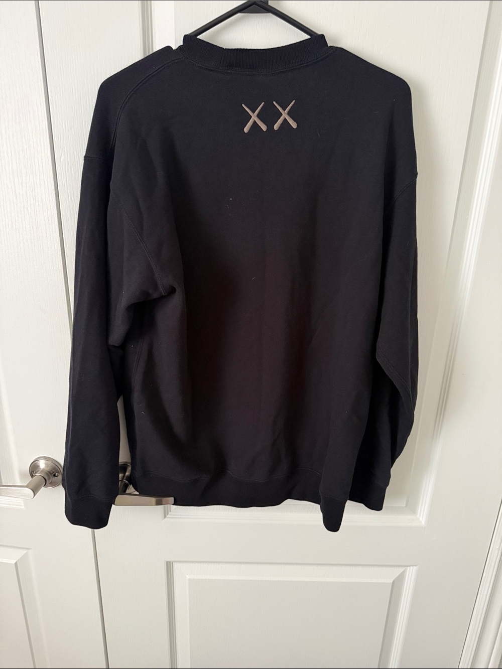 UNIQLO x KAWS "Companion" Hug Crewneck Sweatshirt - Picture 3 of 4